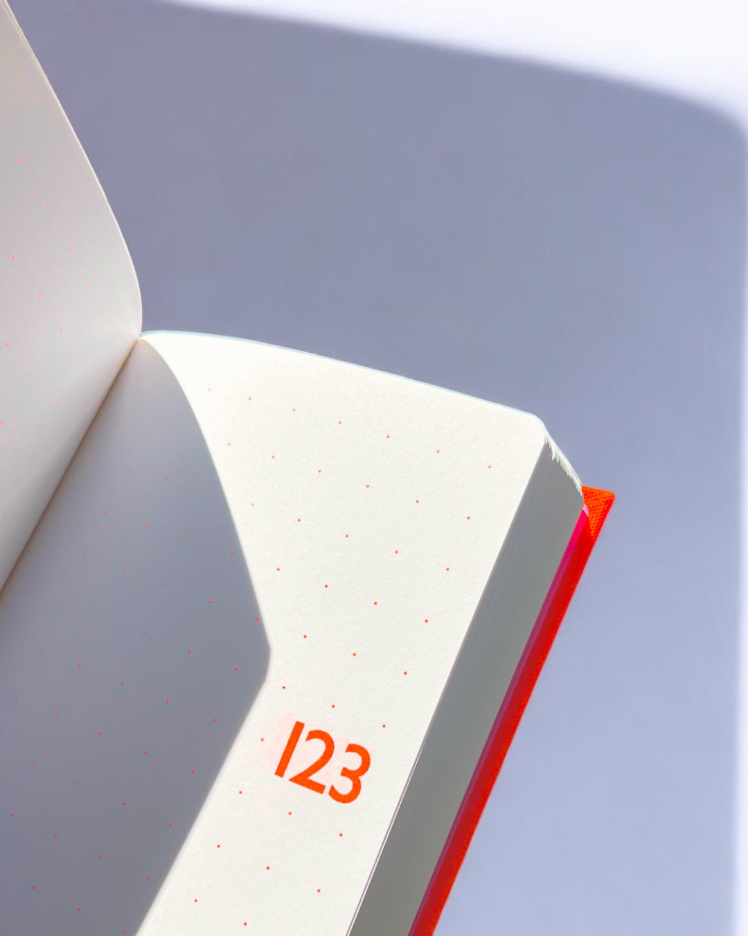 365-siders Letterpress Notatbok (Futura)