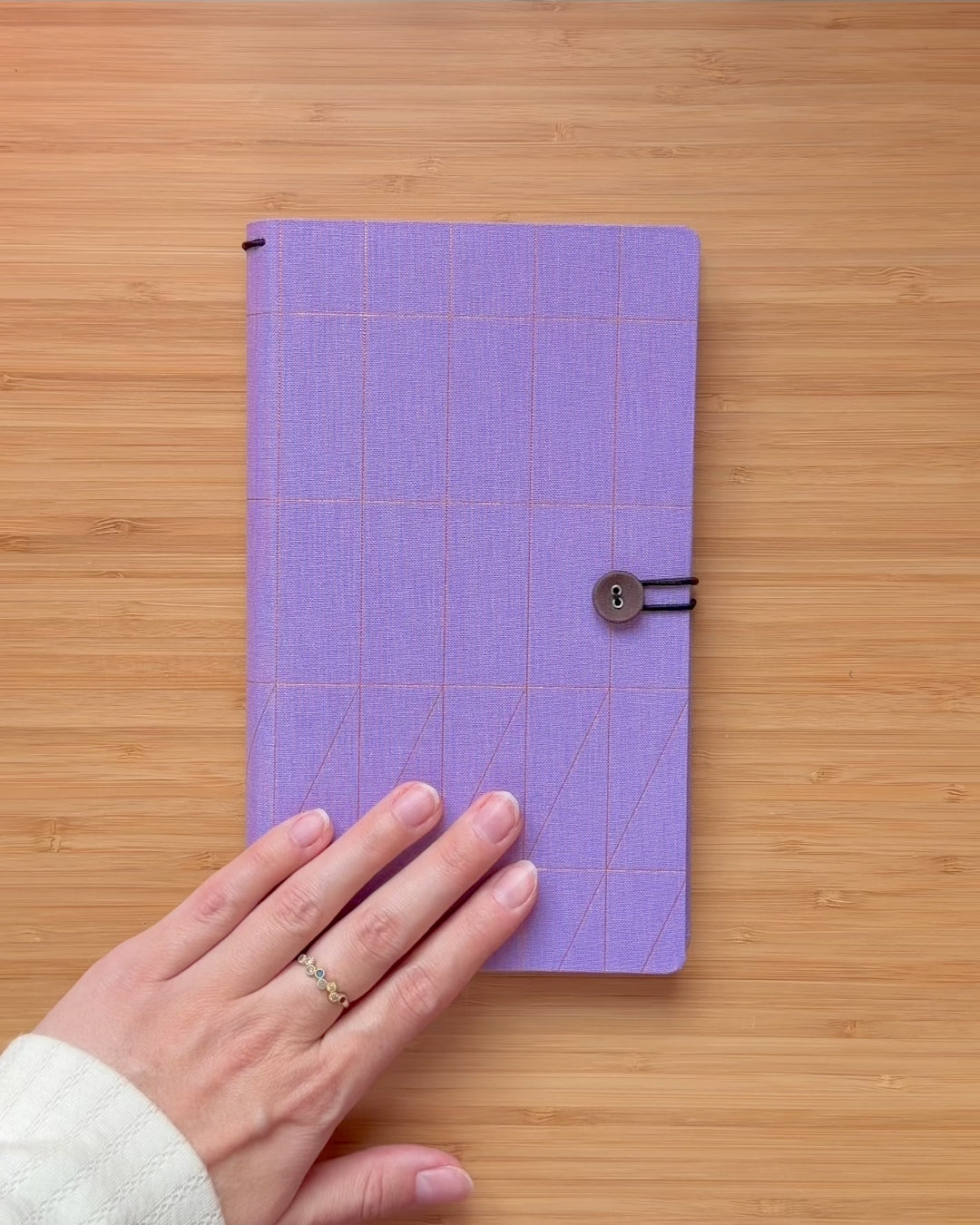 "Travelers Journal" med knapp — Lavendel